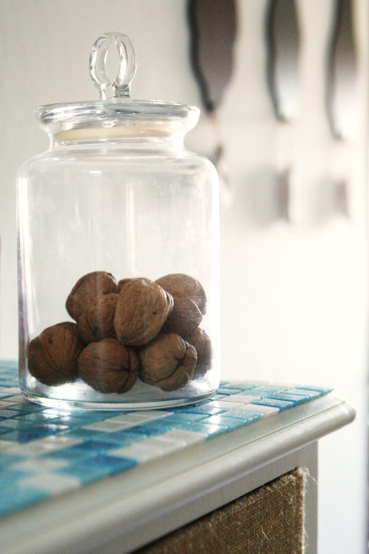 带螺帽玻璃罐图片下载