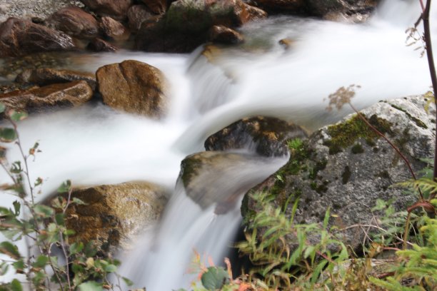 长曝光小瀑布图片下载