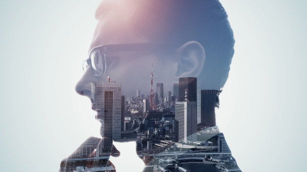 思想者剪影与现代城市景观。双重曝光。图片下载