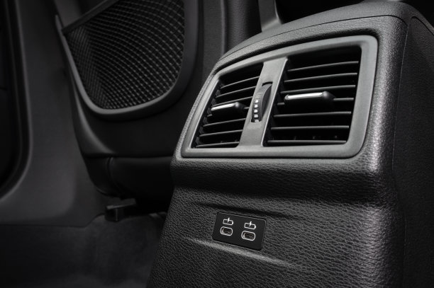 后通风口和USB Type C接口图片下载