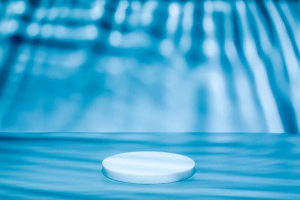 圆形讲台上的蓝色背景场景水波阴影图片下载