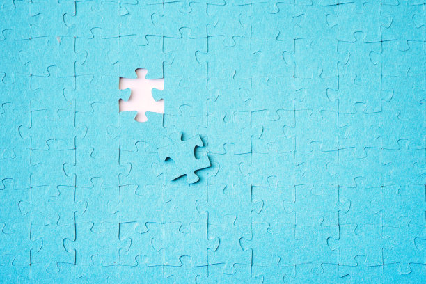 拼图拼好了。缺失的拼图碎片。经营理念。Compliting最终任务图片下载