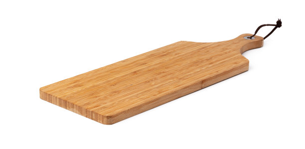 白色背景上的木质砧板图片下载