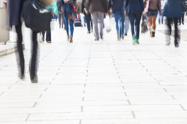 步行上班的人图片下载