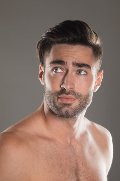 一个英俊的男人的肖像图片下载