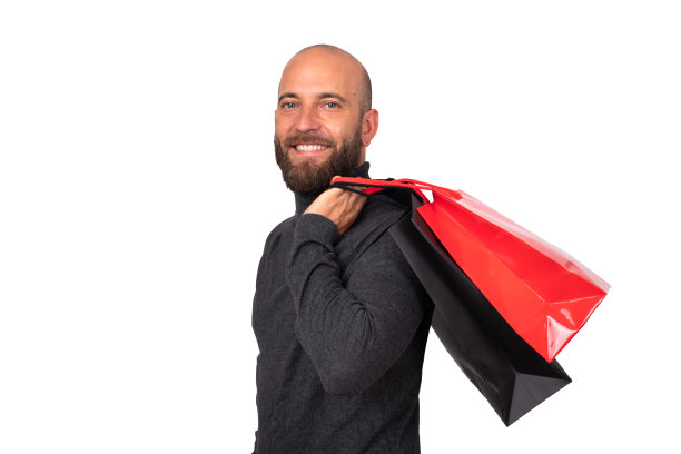 快乐微笑的白人青年背着购物袋在他的肩膀孤立在白色背景。图片下载