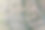 这是无人机拍摄的英国约克郡亨廷顿镇的照片，在一个阳光明媚的夏日里，英国的住宅小区和半独立式的平房图片下载