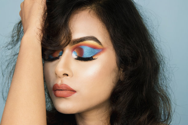 美丽迷人的模特摆姿势拍照高级时尚美女肖像摄影股票照片图片下载