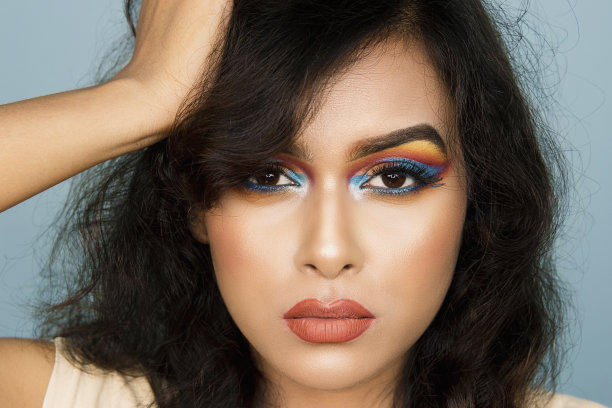 美丽迷人的模特摆姿势拍照高级时尚美女肖像摄影股票照片图片下载