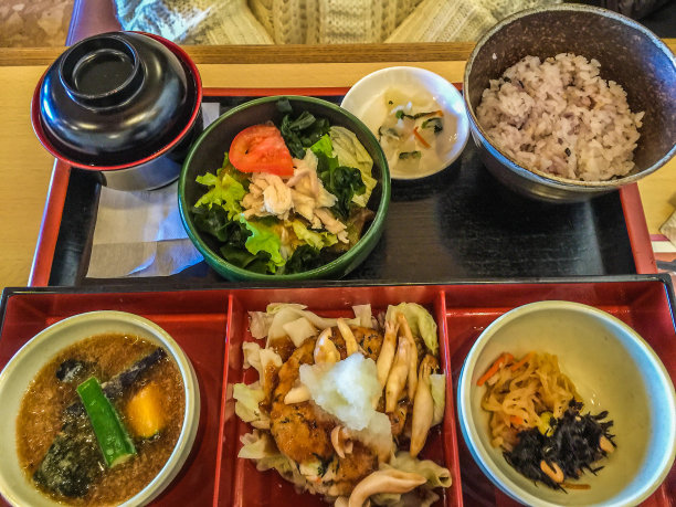 日本传统午餐套装图片下载