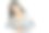 黑发女人抱着笔记本电脑图片下载