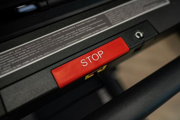 健身房里的有氧教练的特写图片下载