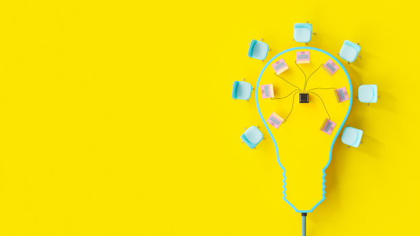 会议桌看起来像黄色的灯泡。图片下载