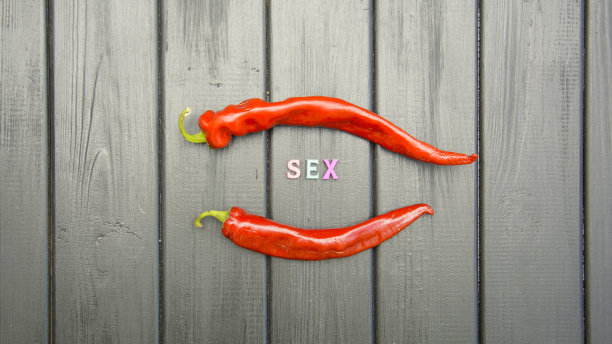 又红又辣的辣椒图片下载