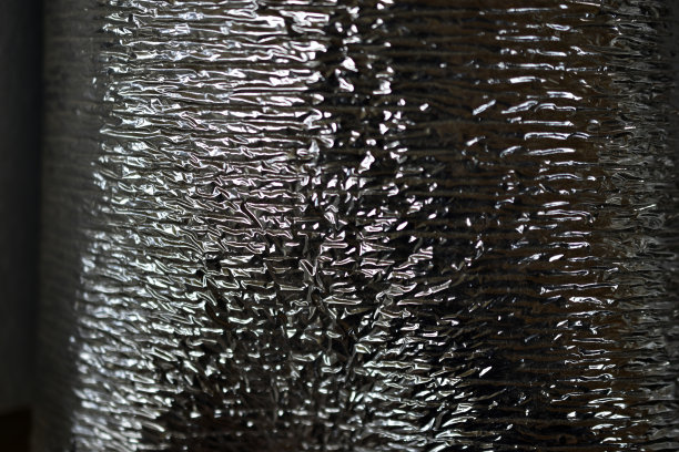 覆盖绝缘材料的银色表面图片下载