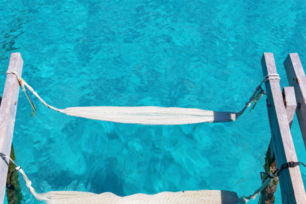 吊床在海滩图片下载