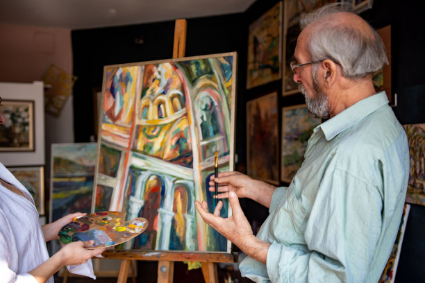 在艺术学校工作的师生图片下载