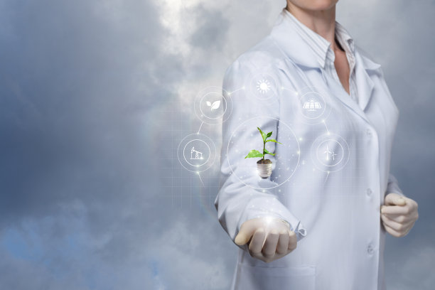 工程师科学家展示绿色替代能源系统。图片下载