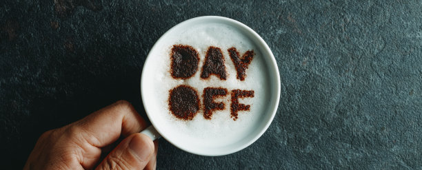 在卡布奇诺杯里发短信，网页横幅图片下载