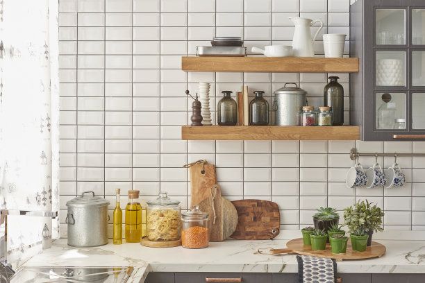 厨房黄铜器具，厨师配件。挂铜厨房图片下载