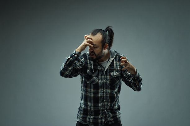 情绪过度紧张的人快要气炸了图片下载