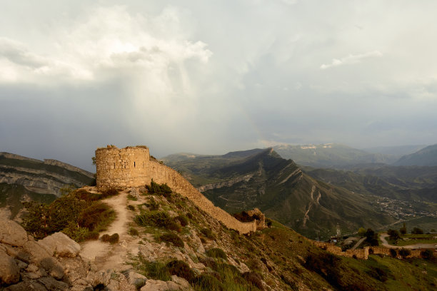 古尼布的防护墙和城门。俄罗斯，达吉斯坦共和国。图片下载