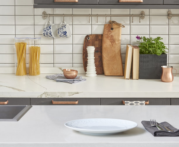 厨房黄铜器具，厨师配件。挂铜厨房图片下载