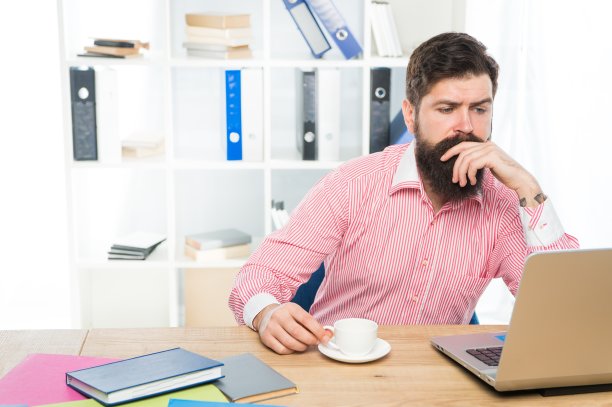 实用的博客给实用的人。严肃的博主用笔记本写博客。博客文章。信息的网站。社交网络服务。商务沟通图片下载