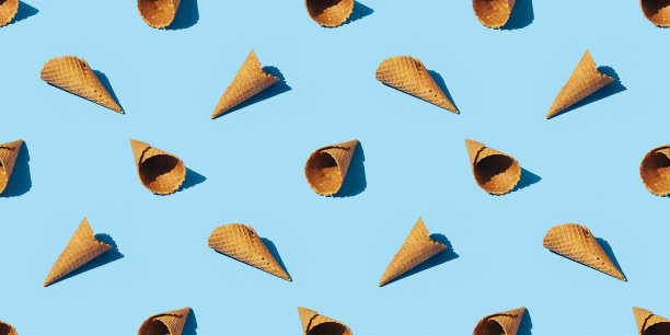 冰淇淋蛋卷图案。甜蜜、夏日和空虚的概念。前视图。平躺图片下载