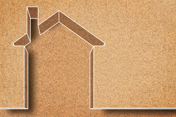 住宅建筑用软木材料隔热涂料，以减少对木结构建筑的热损失。复制空间的建筑节能和环保概念图片下载