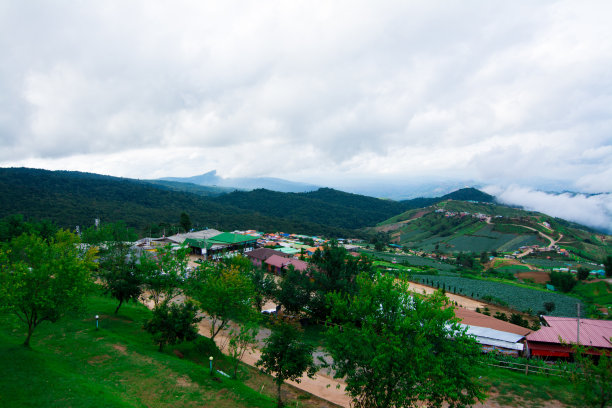 福塔伯天气在雨季图片下载