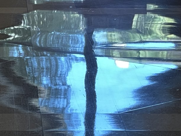 地板上的倒影……图片下载