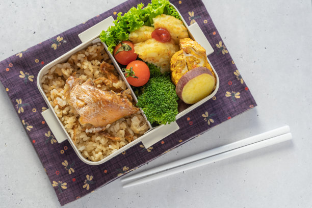 红鲷鱼配日本白煎蛋便当图片下载