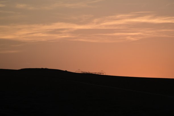 摩洛哥阿加费沙漠沙丘上的日落图片下载