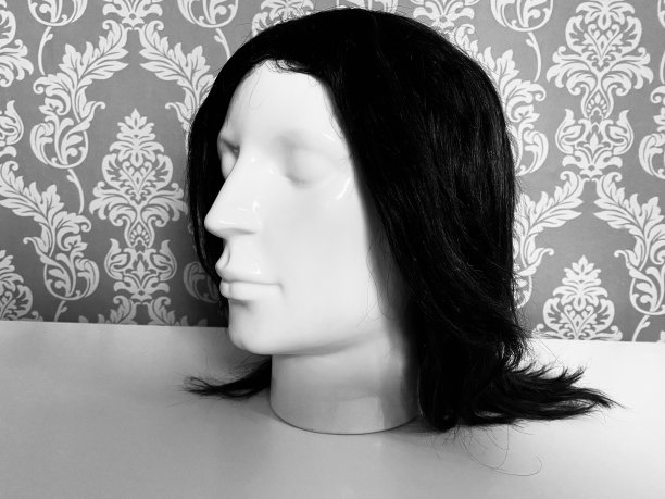 假发架，上面有假发图片下载