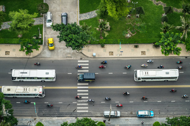 越南芽庄的城市交通鸟瞰图图片下载