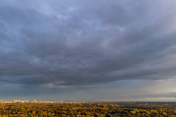 加拿大Woodbridge, Vaughan, Rutherford road and Islinton Ave.住宅区的鸟瞰图，独立和复式住宅图片下载