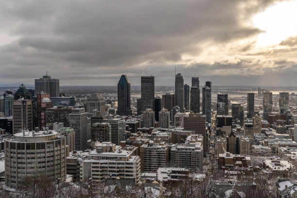 蒙特利尔冬天的天际线。图片下载