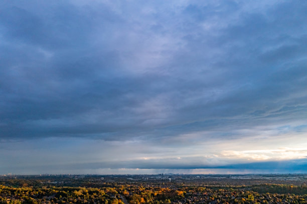 加拿大Woodbridge, Vaughan, Rutherford road and Islinton Ave.住宅区的鸟瞰图，独立和复式住宅图片下载