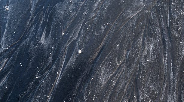 黑色纹理的海滨沙滩沙丘图片下载