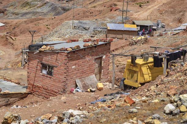 塞罗里科银矿上的房子。波托西图片下载