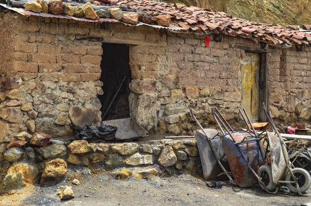 塞罗里科银矿上的工具矿床。波托西图片下载