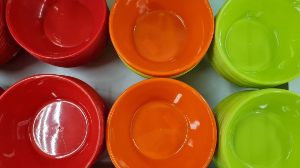 彩色的塑料碗图片下载