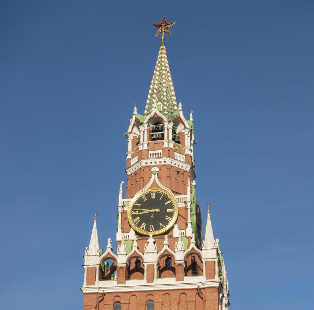 克里姆林宫的Spasskaya塔在清晨的天空映衬下图片下载