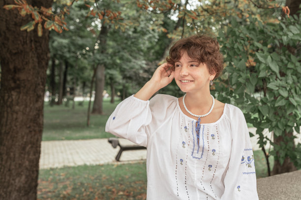 积极的十几岁的女孩图片下载