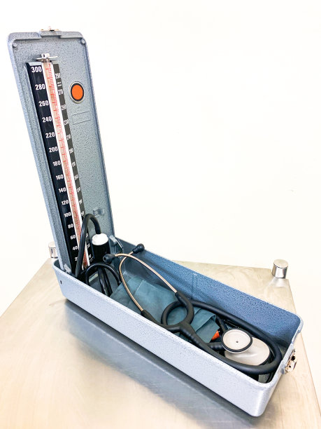 老式手动血压计或血压计图片下载