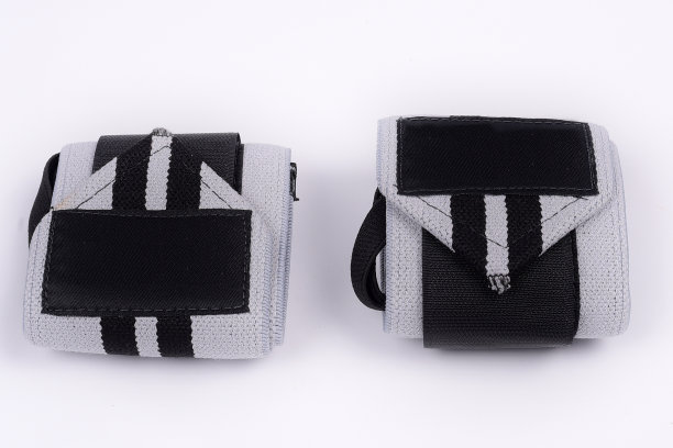 用于体育训练、理疗、身体健康、运动健身的松紧带，隔离在白色背景上。图片下载