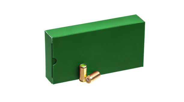 白色背景上的创伤性枪支隔离盒。橡胶弹壳用于创伤枪。图片下载