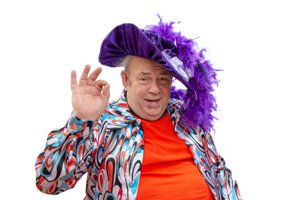 玩得开心的老人图片下载