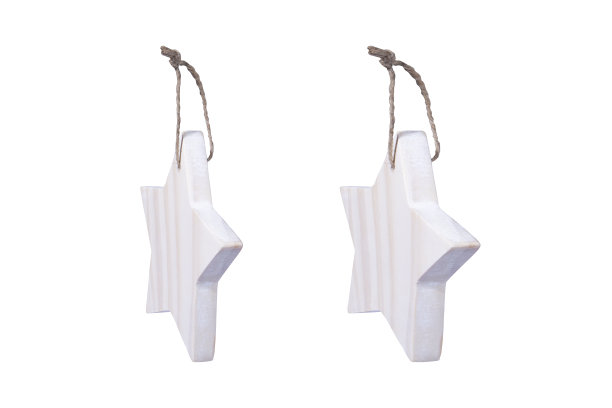 白色背景上用绳子固定的木制圣诞星图片下载